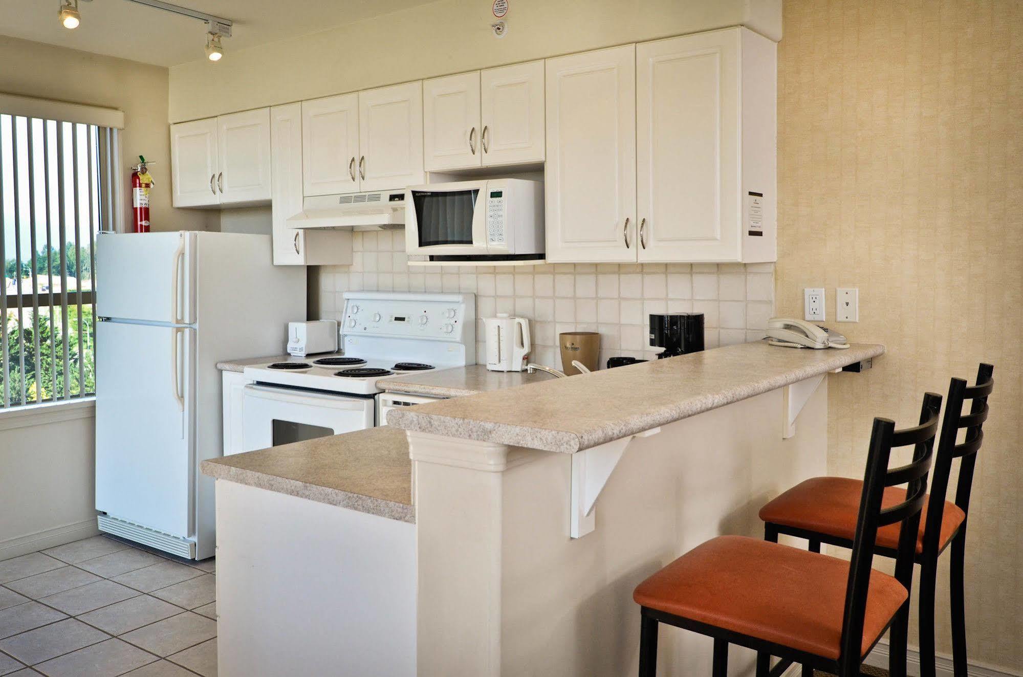 Sandman Suites Surrey - Guildford Bagian luar foto